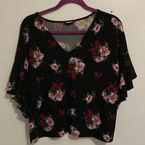 3/4 Ruffled Sleeved V-Neck Blouse. Size M